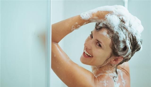 孕期|过来人告诉你孕期洗澡3个部位别去搓,会伤到胎宝宝