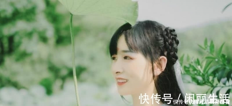 采莲曲#白居易看到采莲女害羞,当即写下一首诗,通篇描写得生动有趣!