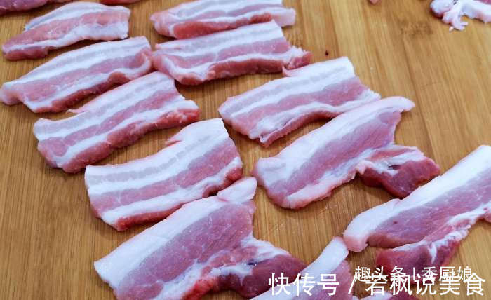 大米别蒸着吃了,配1斤五花肉如此做,简单营养又解馋,越吃越香