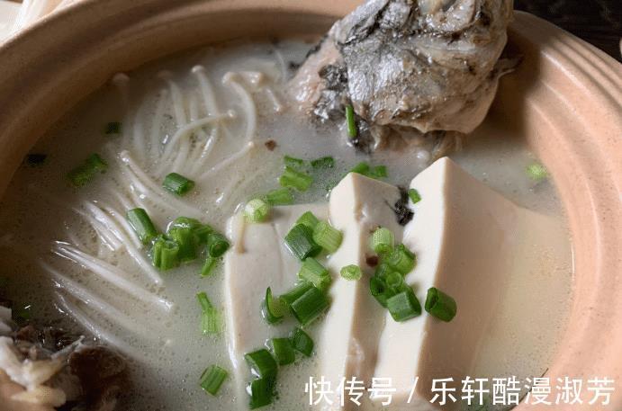 鲫鱼汤|家常鲫鱼豆腐汤的做法,简单快手,营养丰富,家人都爱吃