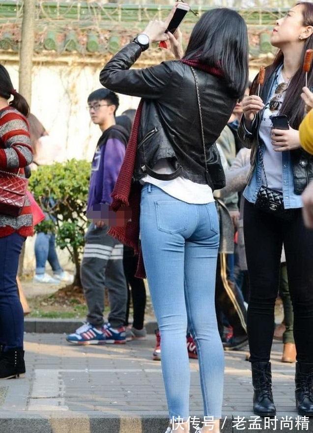 长发 气质女神长发飘飘,时尚紧身牛仔裤,穿出好身材