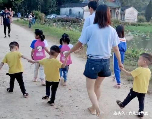 三胎|头胎生1个女儿，二胎生2个女儿，三胎出生后爸妈哭笑不得