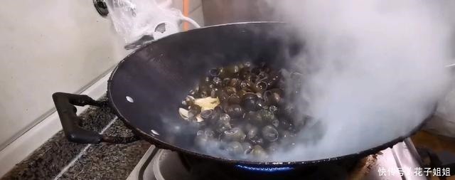 炒菜田螺要掌握这个诀窍,肉质鲜嫩,没有腥味,太好吃了