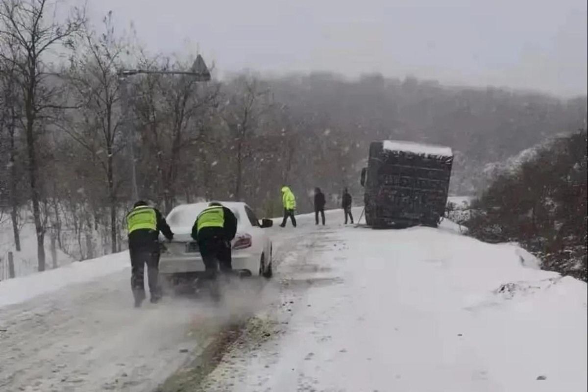 路面|一城风雪，一心守护