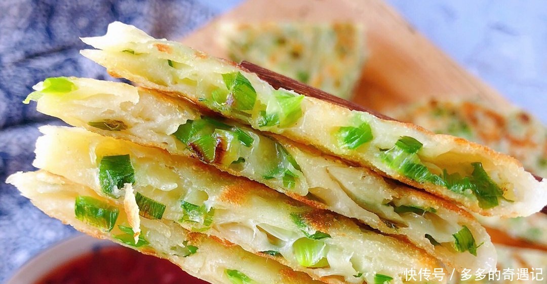 想吃葱油饼不用再去外面买了,教你详细教程,咬一口酥掉渣!