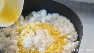 吃剩|吃剩的米饭别再倒了,换种新做法,分分钟被抢光