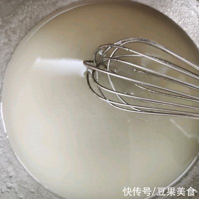 没有什么是黑芝麻蛋糕卷解决不了的，如果有那就两份