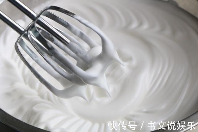 剩米饭也能做蛋糕加鸡蛋一起打发，口感软糯还有营养