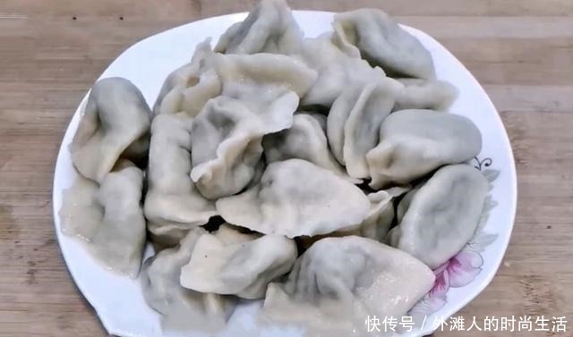 天冷了,我家就爱吃这馅料饺子,比韭菜茴香好吃,整个冬天吃不腻