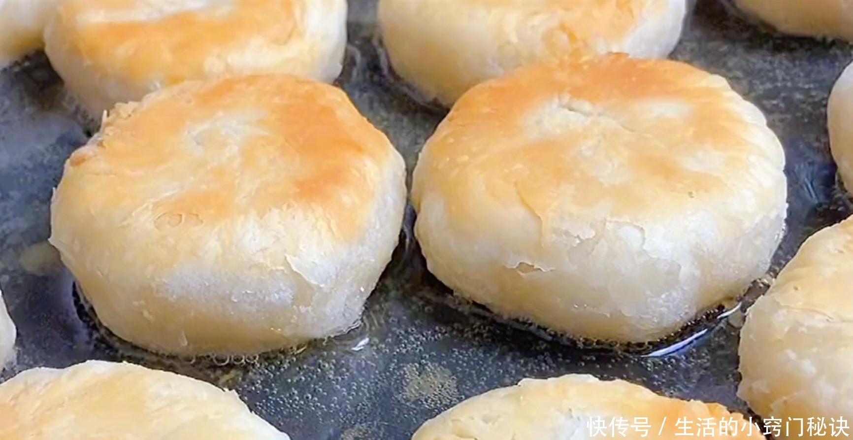 香酥|椒盐酥饼,香酥掉渣,不用烤箱直接烙,咸香美味,越吃越上瘾