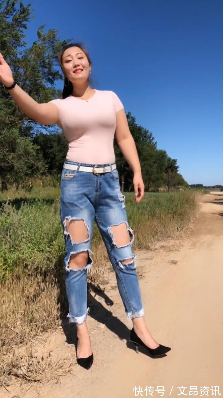身材 穿搭紧致的乡村“大姐”,微胖身材,尽显女人味!