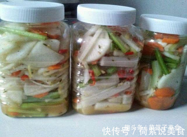 现在腌萝卜最合适，不放盐不放水，一天就可以吃，爽脆入味超下饭