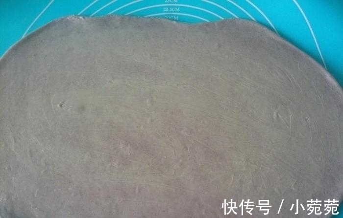 做了7年面包，第一次做“黑面包”，女儿一口气吃了两个，真好吃