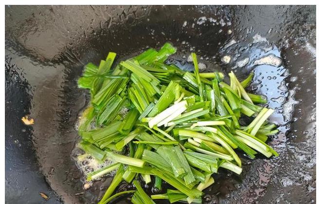调料|韭菜炒鸡蛋,牢记“3放1不放”,韭菜鲜嫩鸡蛋松软,太香了