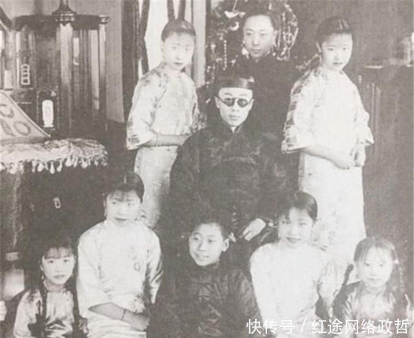 年轻|溥仪年轻时候全家福,男的气质高贵,女的倾国倾城