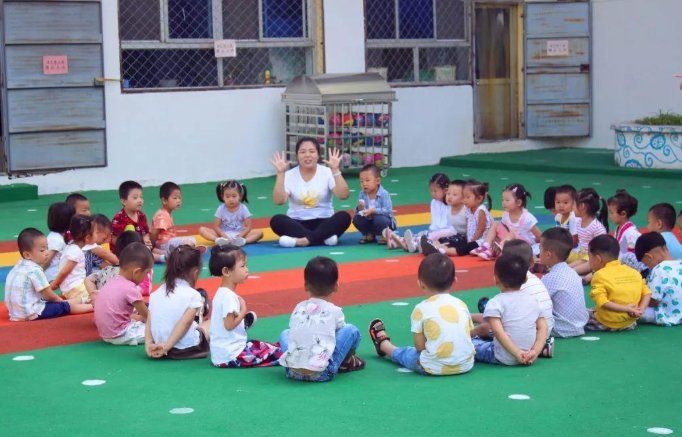 幼儿园|幼儿园这种没必要的开销，让家长敢怒不敢言，着实不甘心