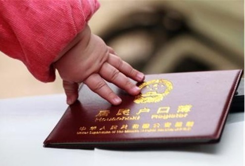 名字|90后辣妈瞒着全家人给女儿上户口,说出名字后,却遭派出所拒绝