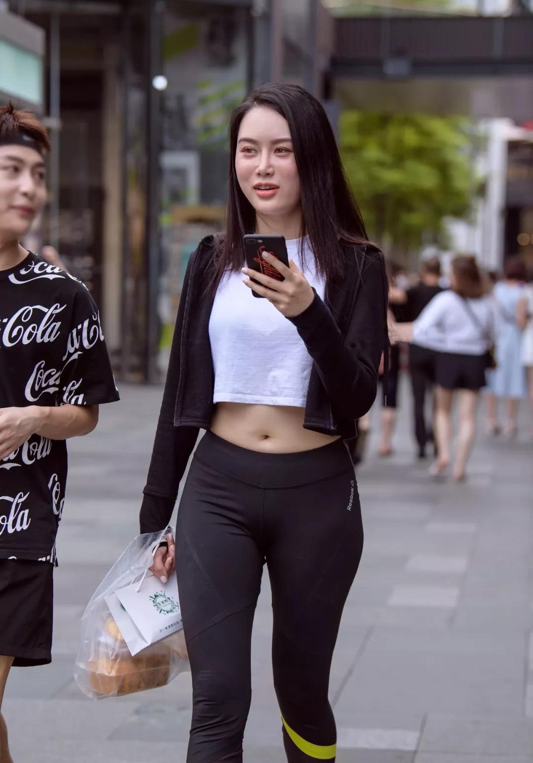 穿搭|健美裤小姐姐散发极致女人味，时尚女神魔鬼曲线