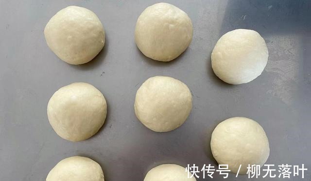 2碗面粉1个鸡蛋,营养美味无添加,孩子超喜欢,比蛋糕好吃多了!