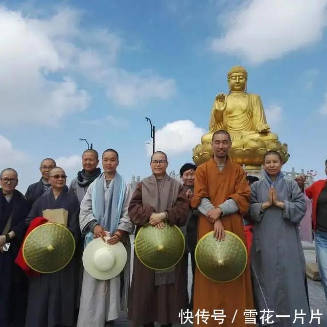 陕西一家四口人,父母学佛,子女出家,全家人在一起修行功德无量