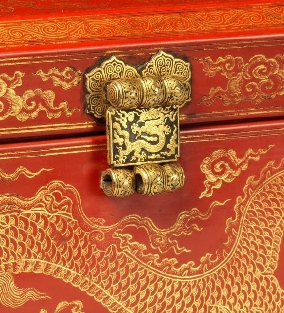 明永乐年间的古董经匣,红漆底戗金龙纹,属于皇室一级宝贝