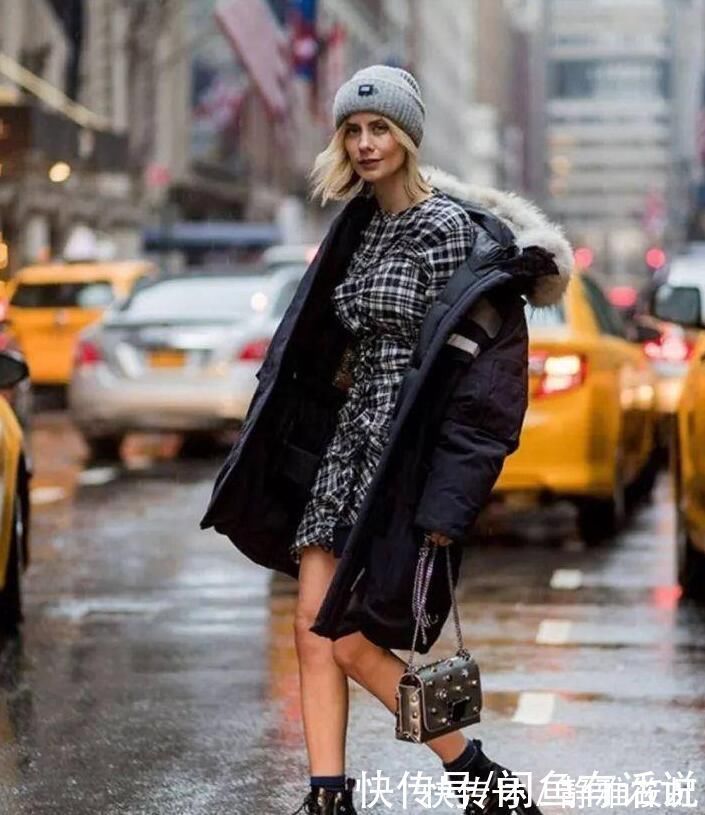 搭配 女人上了年纪，穿羽绒服尽量避开这4种搭配，会拉低档次还显土气
