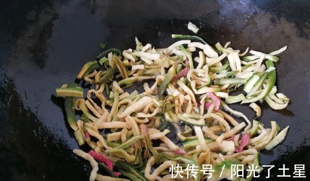 腊肉|8月吃什么这道家常菜占有一席之地，下酒下饭！