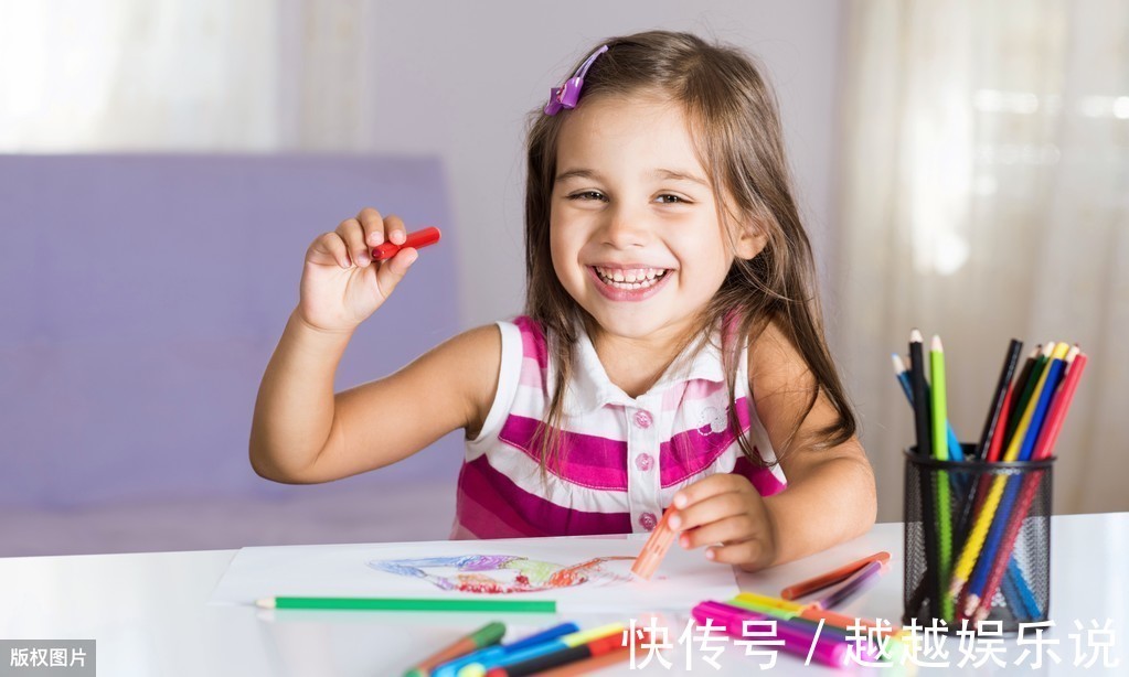 父母|6岁之前是孩子学绘画的关键时期,让孩子自由探索,家长注意3点