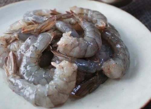 鲜虾的这种做法，清香开胃，比其他做法还好吃，值得一试