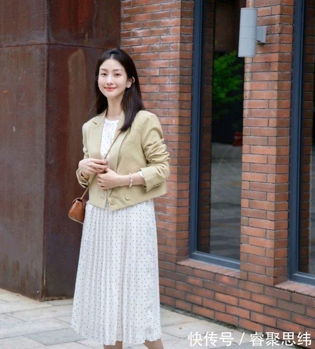 视觉效果 女人的服装穿搭很有讲究,可以穿上精致的裙装,轻松成为优雅女人