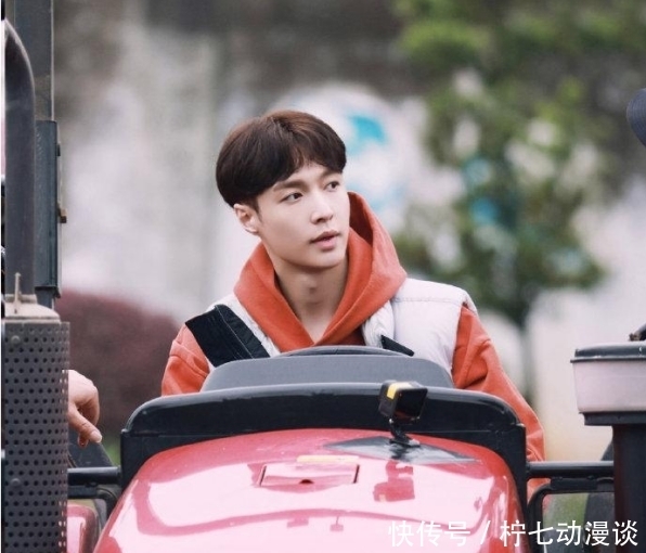 黄老师 《向往5》中的张艺兴,两期节目就撕下诸多综艺明星的遮羞布,你怎么看?