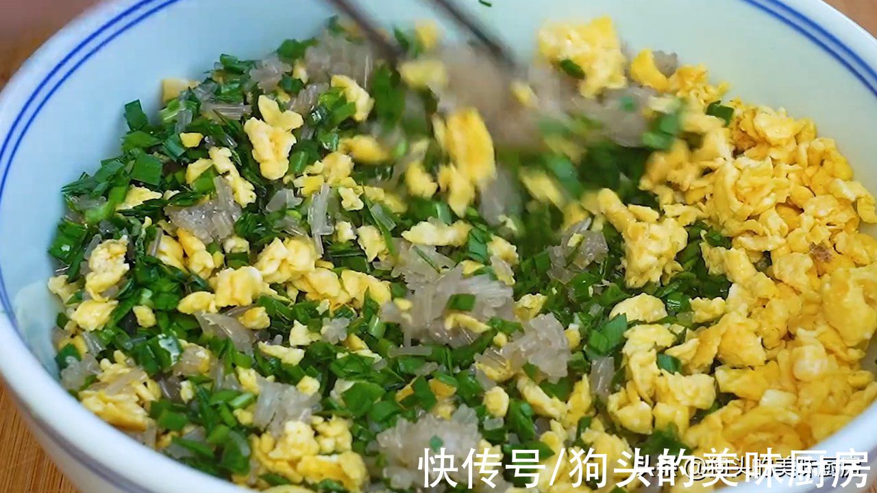 懒人早餐我就服这个做法，不揉不擀面，几分钟做一锅，酥脆鲜香