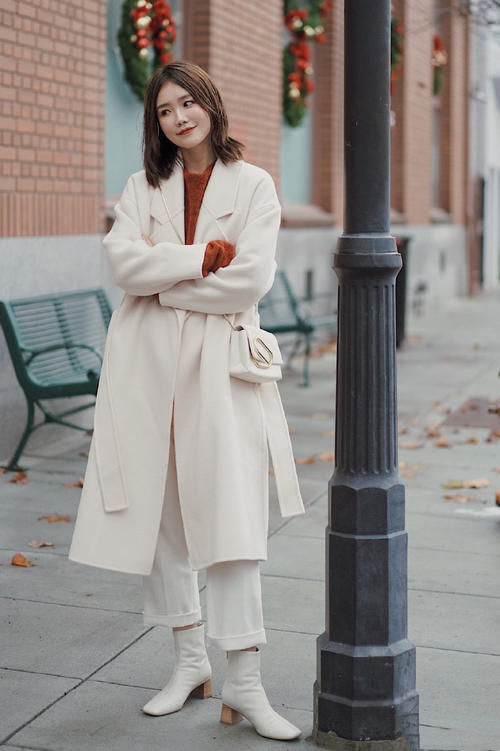 拒绝黑色！早春流行穿这几个颜色的大衣，清新又亮眼，关键很显白