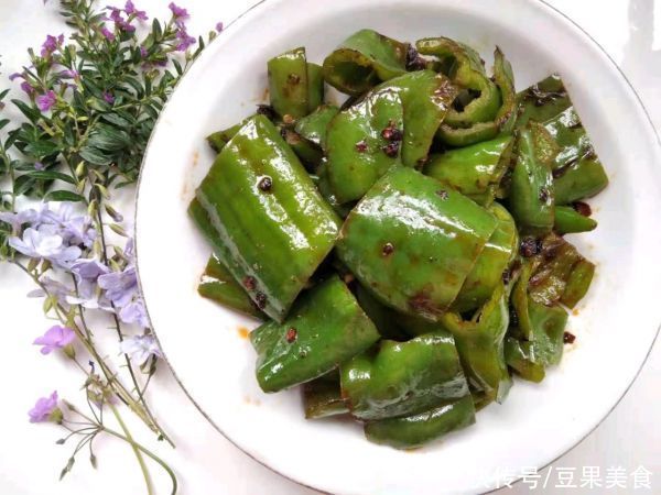 色拉油|就让这道好吃不上火的素炒青椒，温暖你这个冬天吧