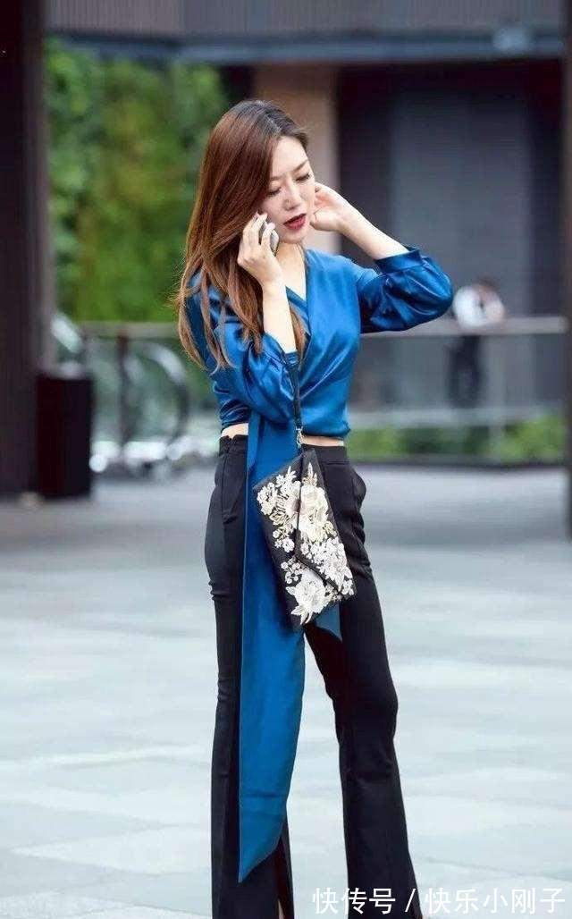 腿短 白色露肩上衣搭配牛仔打底裤,流行搭配,看起来更有范儿