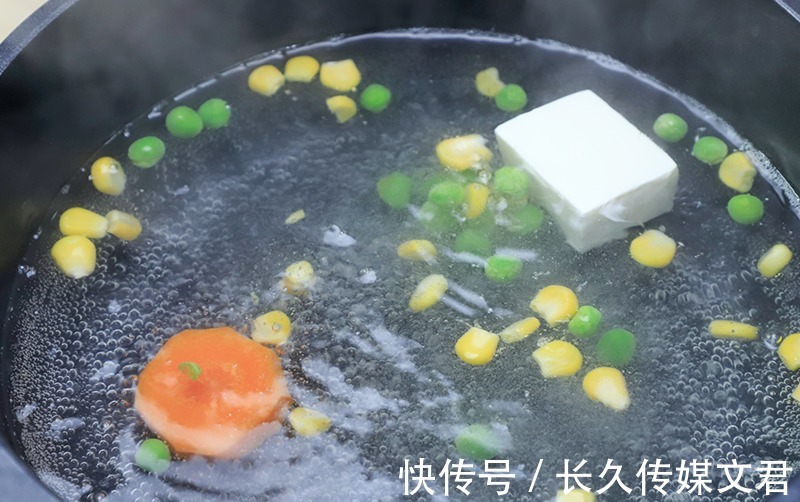 鲜虾|不加一粒盐，儿子抢着吃光光！荤素搭配，不仅补水还双重补钙