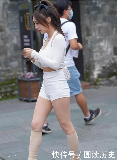 美女|怎么穿才能好看又省心?时髦精的短裤搭配套路,值得借鉴
