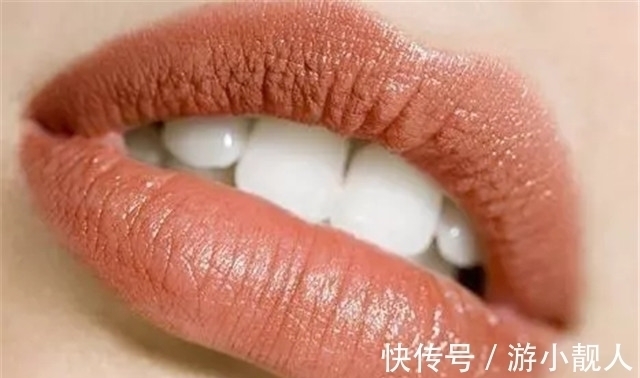 唇部 那些每天都涂“口红”的女生,现在怎么样了?美容师说出了实情!