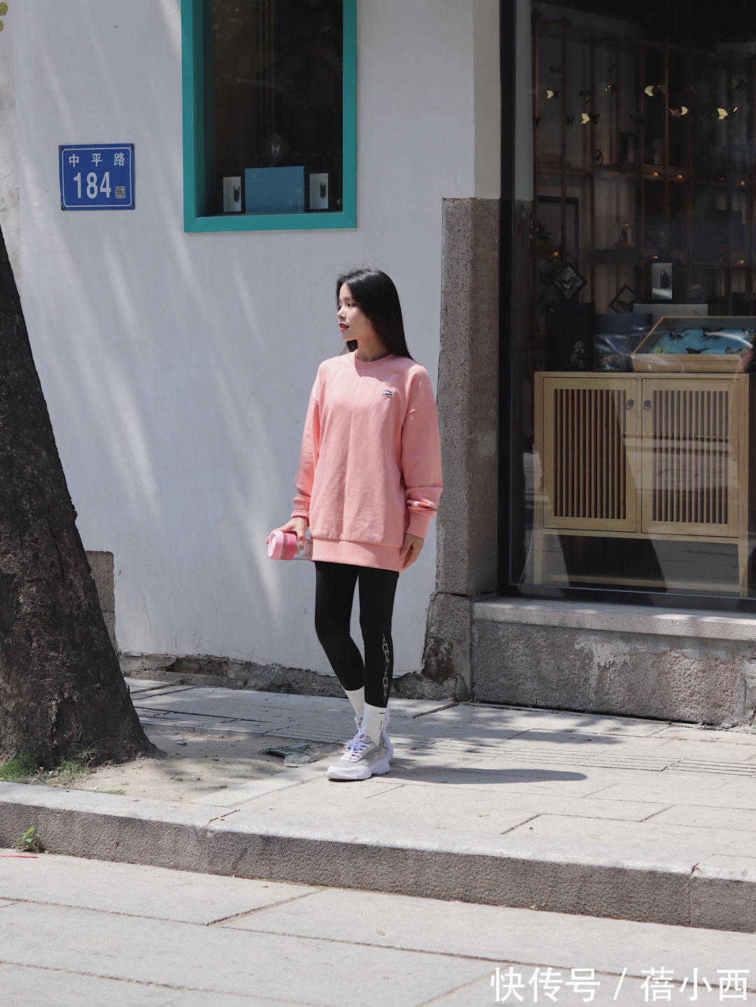 休闲 卫衣不知道怎么穿?试试经典的浅粉色,少女感很强,出街也美美哒