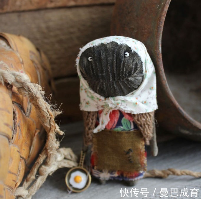 美女&俄罗斯美女手工艺术家和她独特的玩偶们!