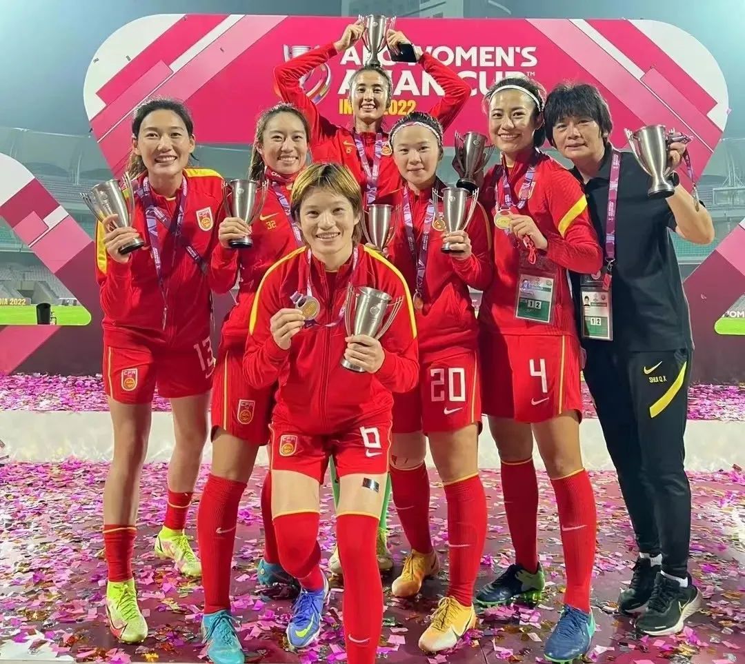 中国队|骄傲！住在普陀的女足主帅带着4名普陀女将，勇夺冠军！