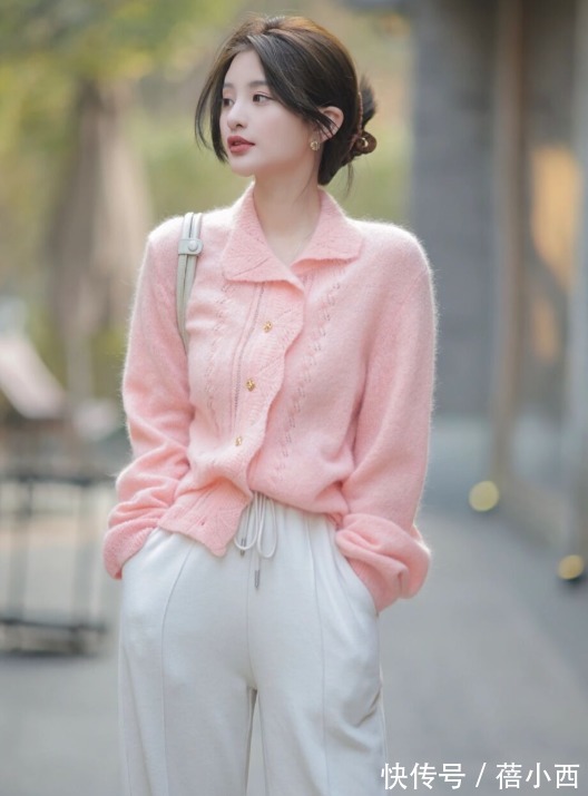 苗条曲线 针织衫很难穿出高级感?记住博主的这几招,不费力打造优雅魅力