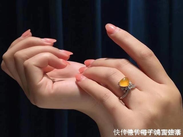 珠宝|这个季节的色彩用首饰来表达,将珠宝佩戴在身,彰显浓浓的中国风