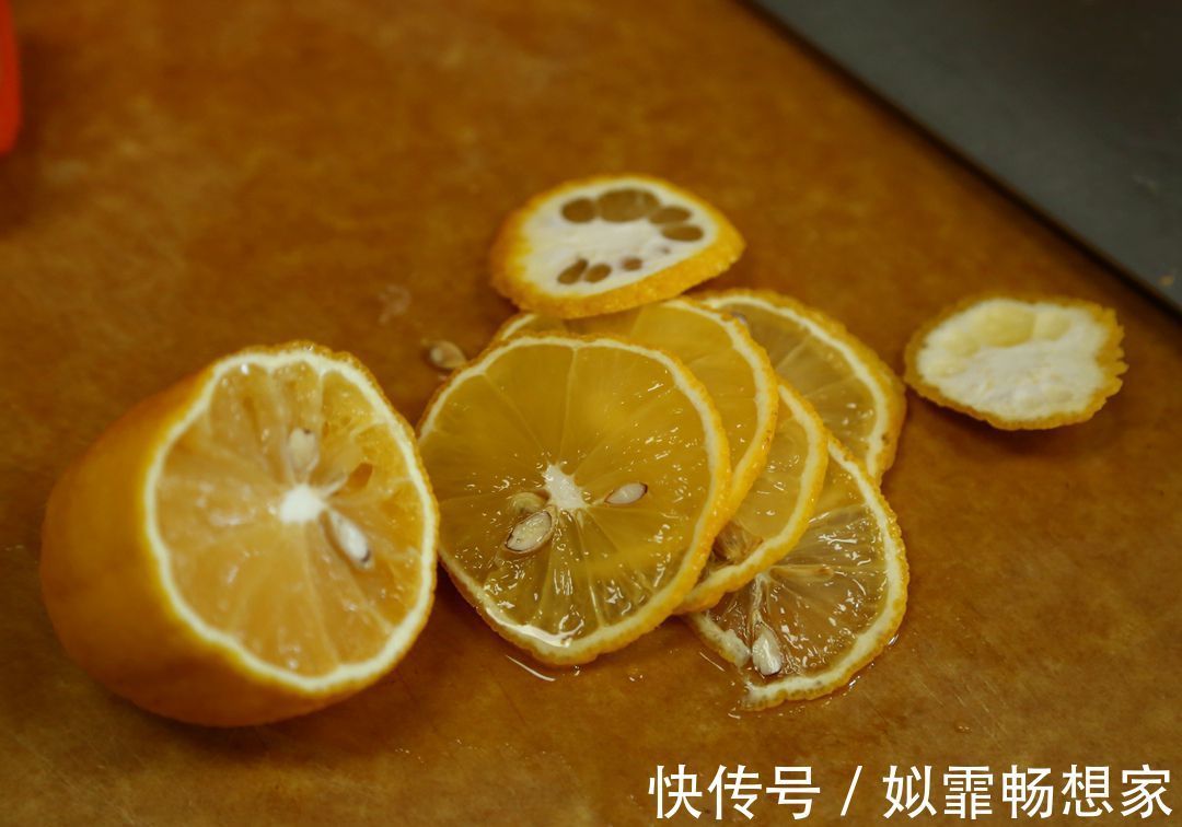 胡萝卜别总炖煮烧，教你一个新做法，挑食的“熊孩子”吃得笑哈哈