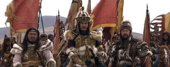 命人|他见军营中驴的耳朵被割，便立即命人伐木建城，最后救了全军将士