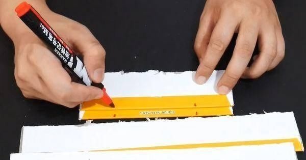 空鞋盒我从来不扔,用刀割一圈,放衣柜太实用了,做5个都不嫌多