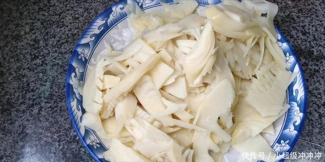 竹笋到底要不要焯水很多人少了这一步,难怪炒出的竹笋有涩味