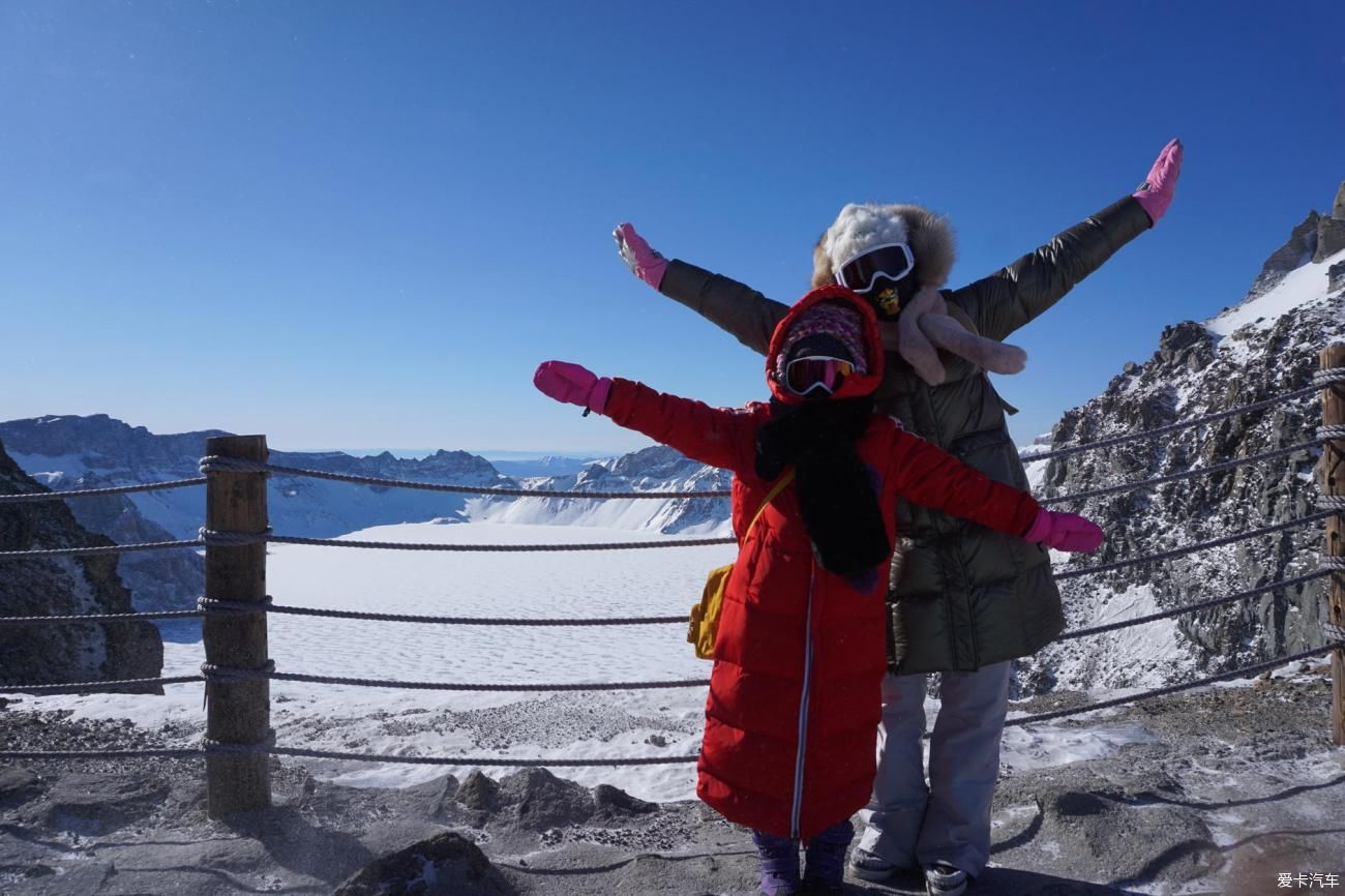 你在南方的艳阳里，大雪纷飞，我在北方的寒夜里，四季如春……