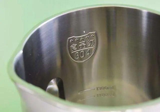  杯子|用这种杯子喝水，倒出来的是“毒水”？！