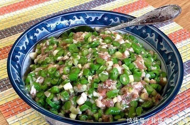  怎么调饺子馅不干巴，还能鲜美嫩滑大厨教你一招，就是这么简单